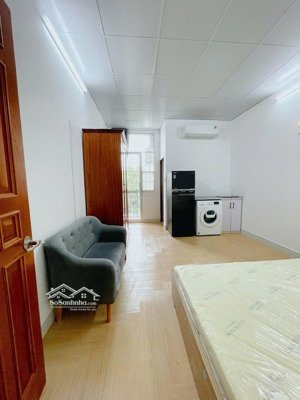 chính chủ cho thuê căn studio ban công ngay nguyễn hữu cảnh