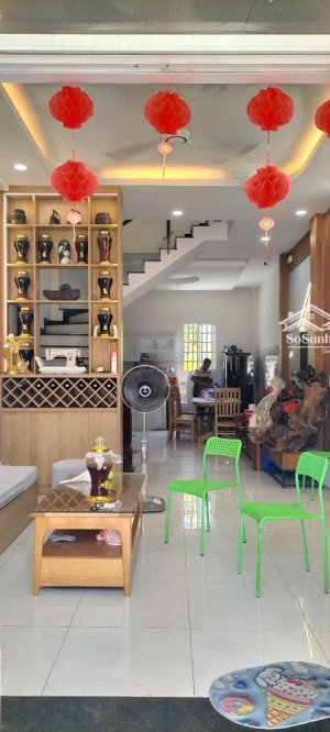 chính chủ gửi bán - nhà 3 tầng - dt 57 m2 nở hậu nhẹ - nằm ngay khu công nghệ cao q9