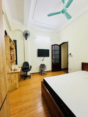 bán nhà riêng tại dịch vọng hậu, 8,6 tỷ, 46m2, 4pn, 3wc, pháp lý đầy đủ