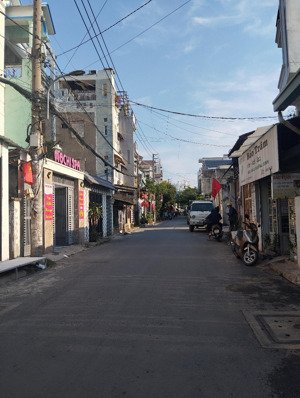 gò vấp - hẻm 6m vỉa hè - 86m2 - 3 tầng - sân vườn - nội thất xịn - chỉ 7 tỷ hơn