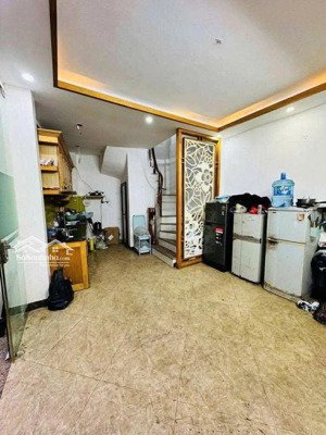 bán nhà riêng trần thái tông 30m - mt 6.8m - 5 tầng - ngõ thông - gần phố - giá đầu tư 7.5 tỷ