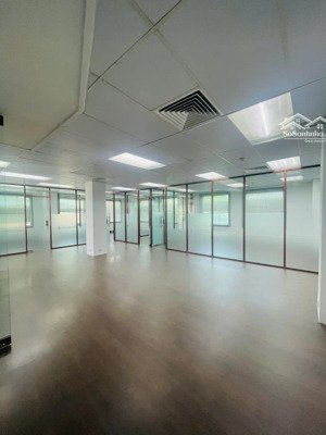 cho thuê văn phòng diện tích 150m2 160m2 đường pasteur quận 1 lh: 