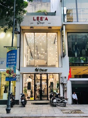 cho thuê nhà mặt phố huỳnh thúc kháng dt 90m2x5tầng, mt 5m ,đoạn đẹp cạnh ngân hàng, mọi mô hình