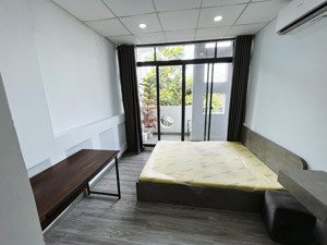 chính chủ cho thuê căn hộ studio 35m2 full nội thất, có bancong siêu thoáng tại cao lỗ q8