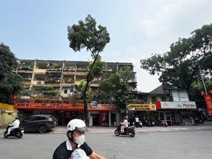 chính chủ bán nhà tập thể mặt phố thành công, quận ba đình giá tốt. lh chính chủ 