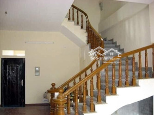 thuê nhà phố khương hạ có ban công cửa sổ thoáng 30 m2 giá 4 tr gần ngã tư sở