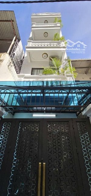 nhà đẹp ở luôn gần ô tô tránh gần trường, chợ, bãi xe hàng xóm kđ