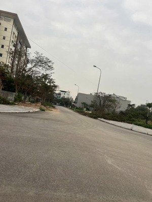 bán lô biệt thự có sổ mặt đường h100 dt 255m mt 9m hướng tb giá 33.2 tỷ