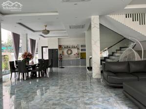 Cho thuê Nhà Vườn Imperia Nguyễn Huy Tưởng, DT 200m x 4 nổi 1 hầm, mt 12m. 65tr.