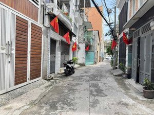 bán nhà phú nhuận - 5 tầng - 7 chỗ vào nhà - nở hậu - sát mặt tiền - nhà mới ở liền