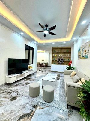 nhà nguyễn chí thanh, ngõ to thông, ô tô gần, dân cư sầm uất, vừa ở vừa kinh doanh, 37m2*5t