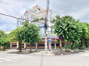 cho thuê biệt thự, góc 2 mặt tiền: kdc tên lửa, 10x23m, nhà 3,5 tầng, 7pn, 6wc, đđnt