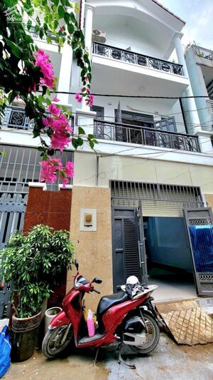 Nhà 3 lầu sân xe hơi đường số 49 Hiệp Bình Chánh Thủ Đức, DTSD 126m2 sổ hồng riêng