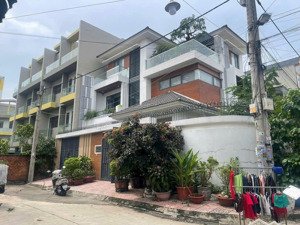 biệt thự đông hòa giảm sốc giá chỉ còn 12,5 tỷ (thương lượng chủ) vị trí: trung tâm