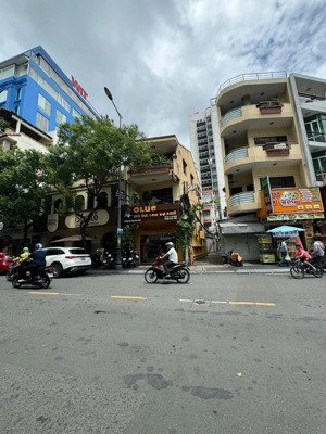 cho thuê góc 2mt 44 trương quốc dung góc nguyễn văn trỗi, 4mx16m, 3 tầng trống suốt mới giá 50tr tl