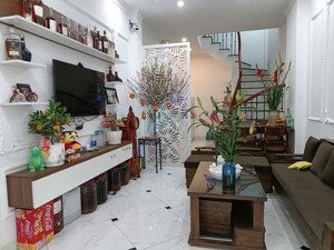 chính chủ cần bán gấp nhà thượng thanh, long biên, 30m2, 5 tầng, mt3,4m, nhỉnh 5 tỷ.