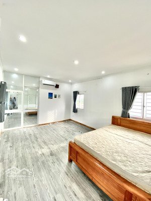 cuối tháng trống 2 phòng ngủ tách bếp, máy giặt riêng - ngay bờ kè hoàng sa