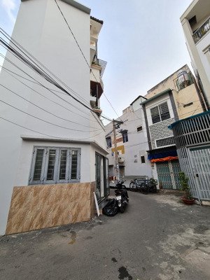 cho thuê nhà nguyên căn gò vấp, đủ nội thất cơ bản, 4pn, gần ngay chợ, siêu thị lotte, công viên