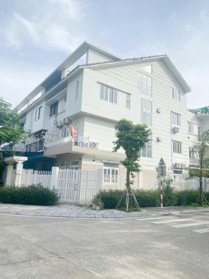 cho thuê biệt thự trịnh văn bô, mỹ đình. diện tích 150m2, xây dựng 4 tầng, mặt tiền 10m