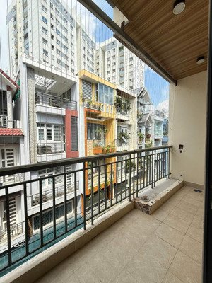 trống sẵn studio ban công, full nội thất, nước nlmt ngay chợ thạch đà