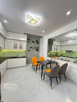 quốc tử giám phố- đống đa quận- trung tâm quận, ngay văn miếu, nguyễn khuyến, lăng bác.