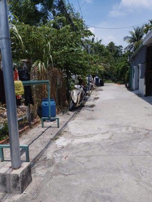 đất vĩnh phú 38a. đường xe tải 5 tấn. vị trí cao ráo, không mồ mả