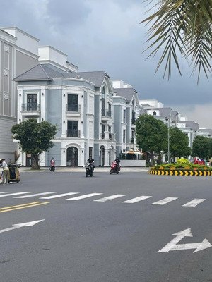 cho thuê trệt nhà phố chỉ 14 triệu 162m2 hoàn thiện