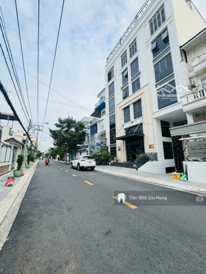 bán nhà mặt tiền p.tân quy, quận 7. giá: 8,8 tỷ (thương lượng) dt: 3,5x14 (40m2) xd: 1 trệt 1 lầu