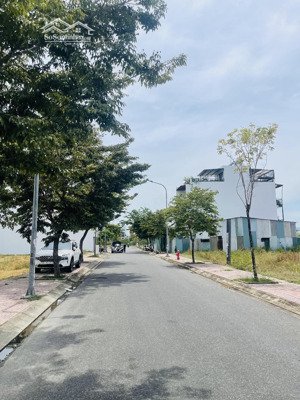 lô sạch đẹp gói 5 mỹ gia, đường to số 99, hướng bắc giá 4 tỷ 7 (bao cọc)