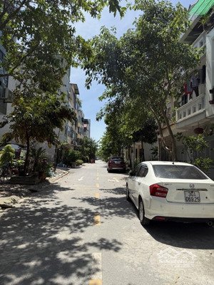 bán nhà phân lô thạch bàn- 6 tầng thang máy - vỉa hè kinh doanh