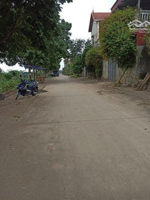 + sơn hô văn đức bán đất.lô góc .dt 100 m.mt rộng 8,5