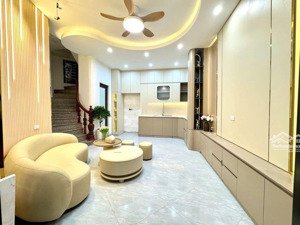 cần bán gấp nhà tại văn chương, quận đống đa. diện tích 31m - 5 tầng - mặt tiền 4.5m ngõ thông.