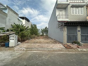 cần bán gấp 85m(4,5mx19m) sát cổng chào bình dương mặt tiền kinh doanh, ngay bv hạnh phúc