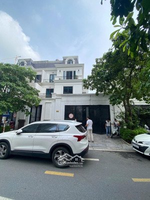 cho thuê biệt thự roman plaza, mặt đường tố hữu. dt 220m2, 4 tầng, mt 10m, full điều hoà, nóng lạnh