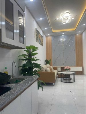 bán nhà riêng lô góc văn chương - 27m2- 5 tầng - mt 7.6m - ngõ thông, sát hồ - nhỉnh 7 tỷ