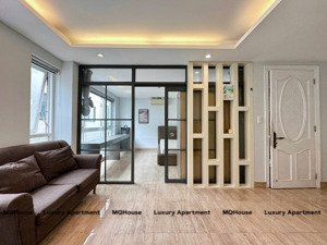 nhà mới cứng, 1 phòng ngủ, có máy giặt riêng, hầm xe, thang máy, bảo vệ riêng