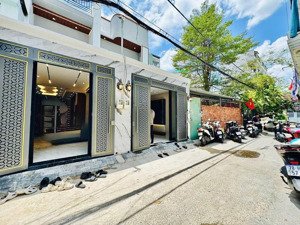 siêu phẩm xây mới ngay nhà thờ nữ vương hòa bình,nhà 2 tầng 1/ lê đức thọ,hẻm 6m thông,4*18m, 6.xty