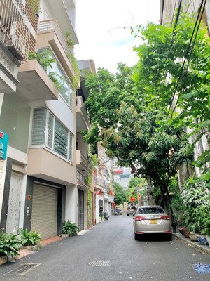 ** trương định - căn góc - nở hậu - ngõ thẳng rộng 4m