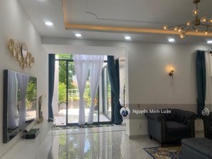 cho thuê căn hộ sân vườn chung cư sky garden, phú mỹ hưng, quận 7 200m2 - 3pn 3wc. lh 