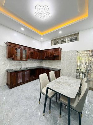 bán căn nhà xây 4 tầng đẹp khu phân lô cao cấp thư trung văn cao đi trung lực