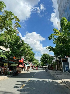 bán nhà cấp 4 mặt tiền phạm văn bạch(5mx30m)gpxd5 lầu giá 17.5 tỷ tl