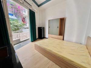 cho thuê phòng studio ban công đầy đủ nội thất trung tâm phú nhuận , gần phổ ẩm thực phan xích long