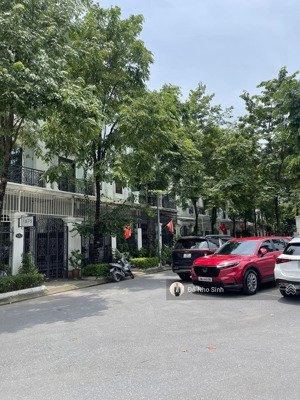 bán liền kề đại kim mới - đường nguyễn xuân nghiêm - diện tích 70m - 6 tầng - giá 21.8 tỷ.