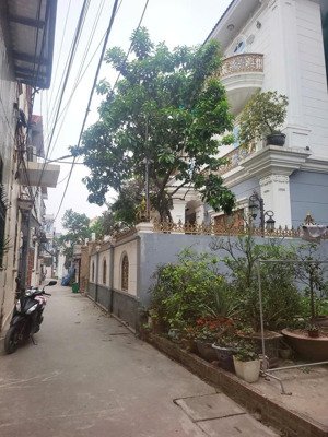 đất thổ cư sổ đỏ cc. đường ô tô. la phù hoài đức hn. dt 43.7 m. mt 5.36 m. hậu 5.62 m.nở hậu.