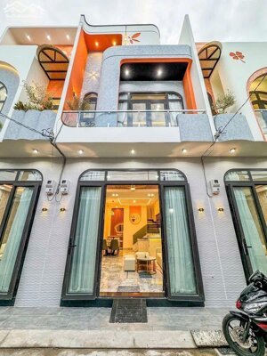 Nhà trệt lầu mới Full nội thất, kế chợ Hưng Lợi và siêu thị Mega