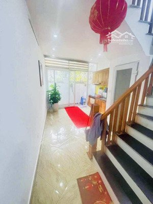 bán nhà xinh như ngọc trinh khu trung tâm thị trấn văn điển