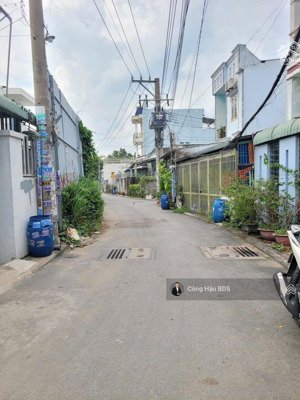 bán đất hẻm nhựa 5m đường nguyễn hiền, p. dĩ an. gần chợ dĩ an. dt: 70.6m2. (4.2x 17m). giá: 3.4 tỷ