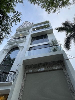 nhà đẹp trung tâm giang biên 53m 7 tầng thang máy gara 2 ô tô vỉa hè ô tô tránh mới cứng 16,6 tỷ