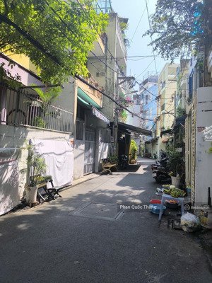 bán nhà phú nhuận, khu phan xích long, sát ngay mặt tiền, 2 tầng