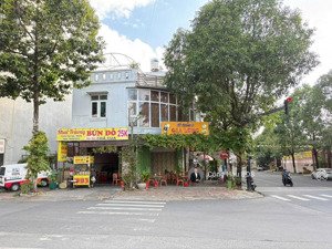 bán nhà 3 tầng. căn góc sát tttm bigc go! dt: 127.2m2. nhà hoàn công. cho thuê 30tr/th. giá: 15 tỷ